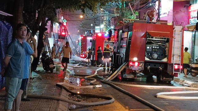 3 người thoát nạn trong vụ cháy ở phố Định Công Hạ